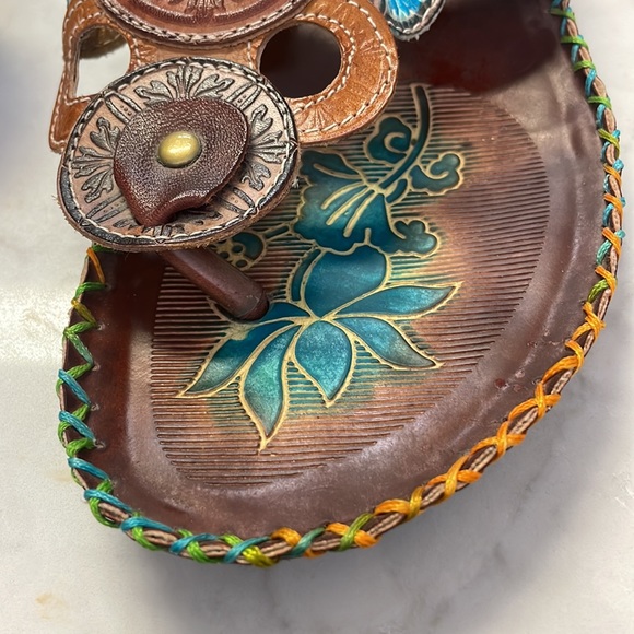 Elite By Corgys Antiqua Hand Tooled Color Sandals Size 9 - Picture 9 of 10